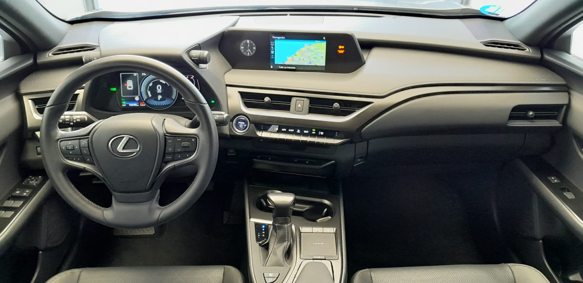 UX 250h+ lexus canarias interior