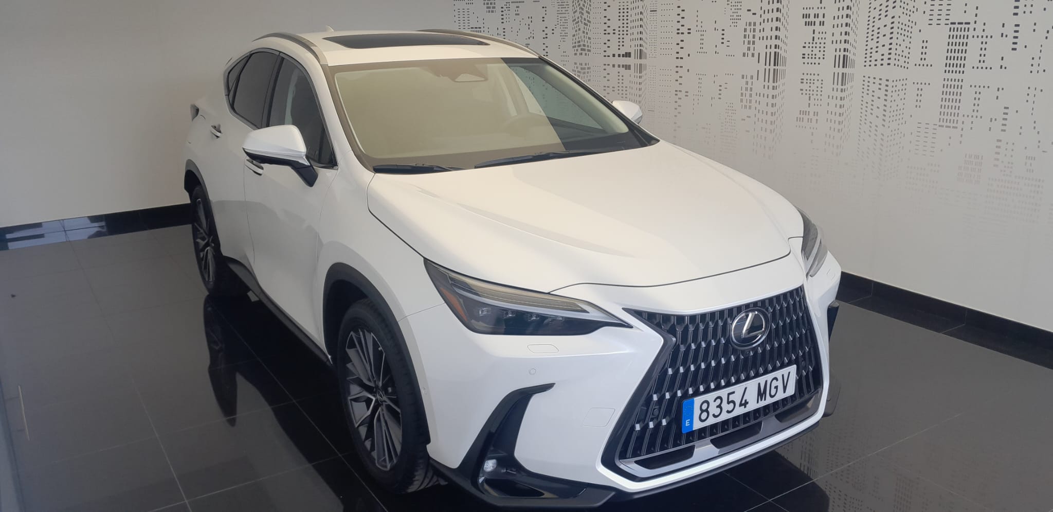 Lexus NX450+