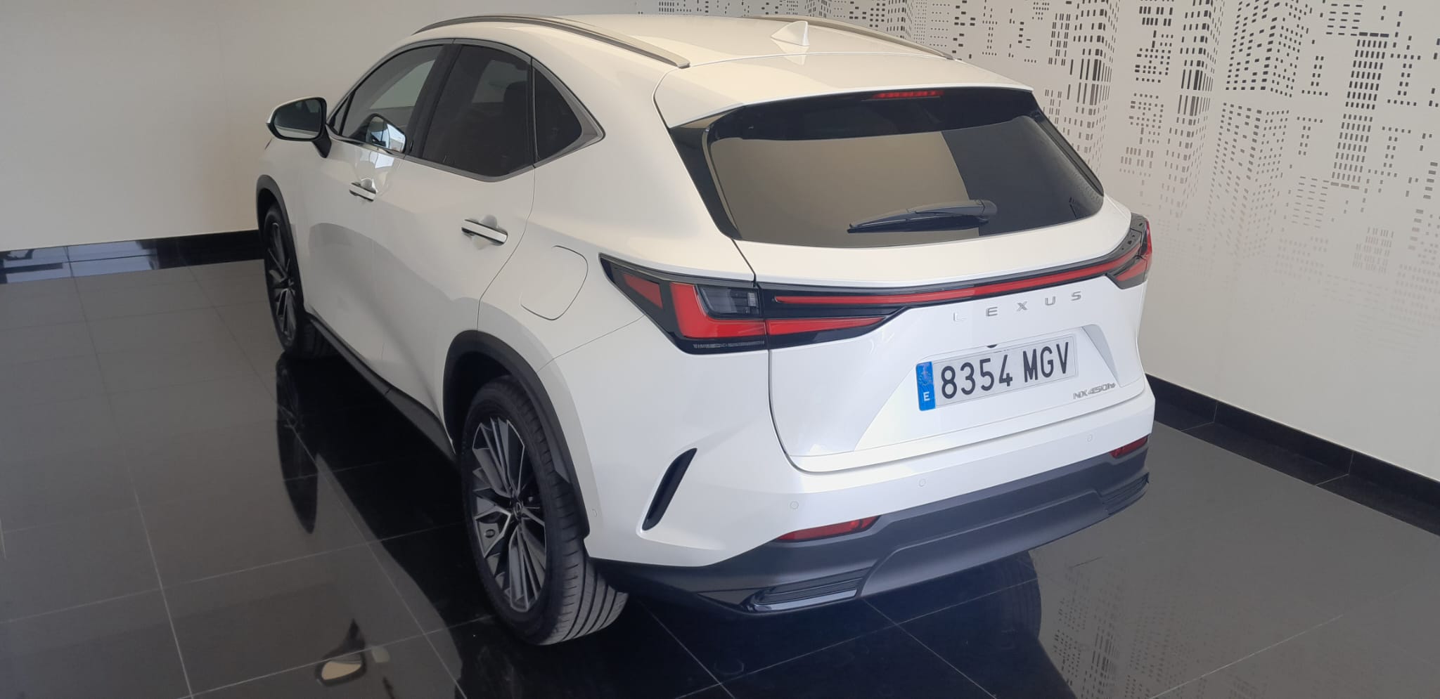 Lexus NX450+